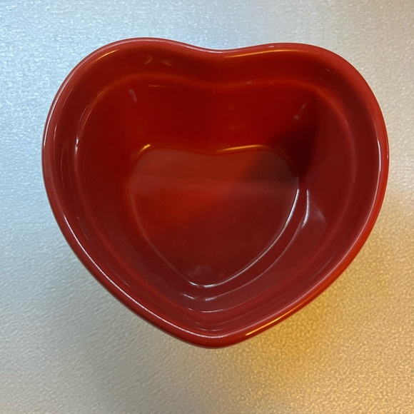 Heart-Shaped Ramekin Baking Dish Bakeware Valentine's Day Anniversary Wedding - Picture 2 of 3